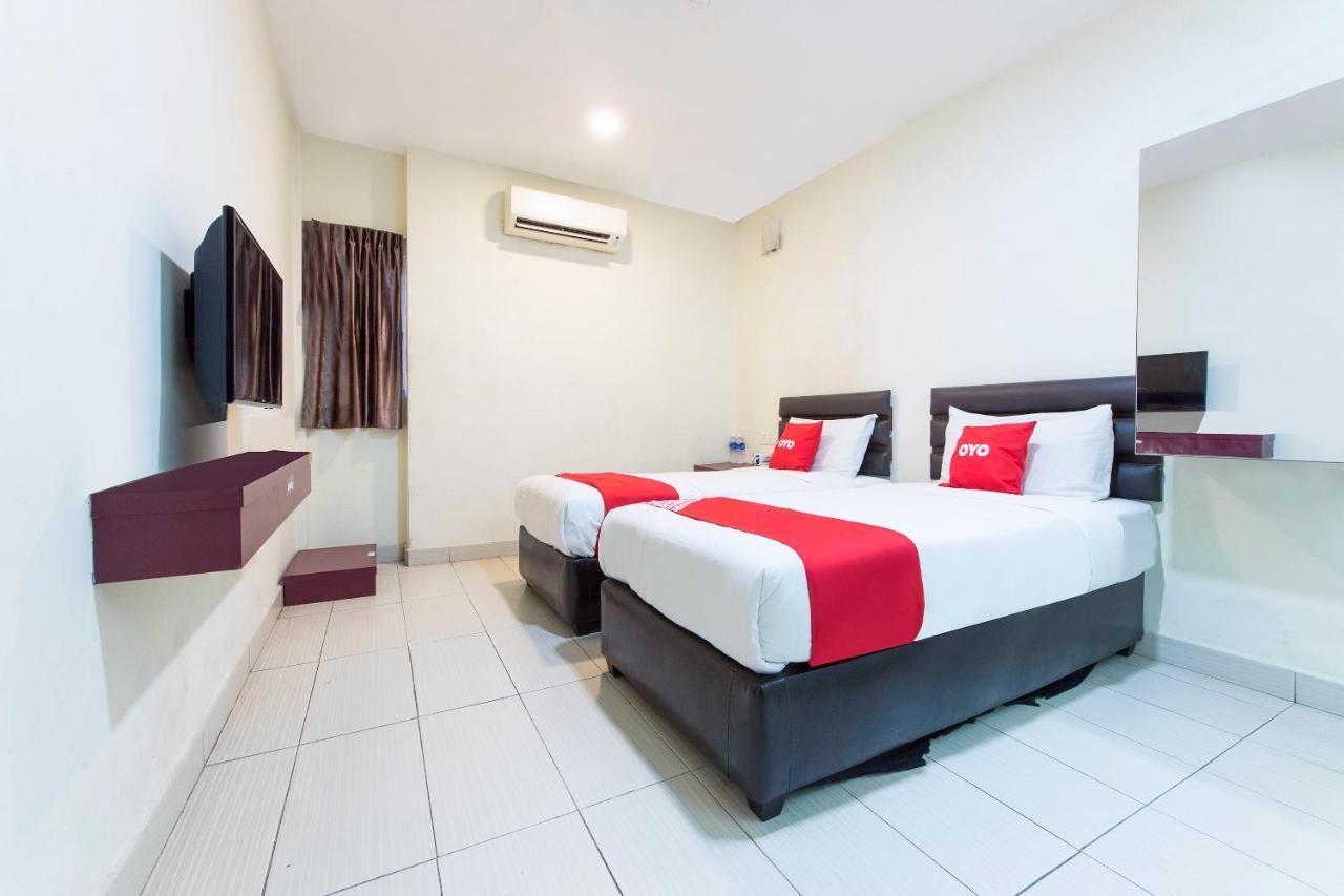 Super Oyo 90385 H3 Hotel Yong Peng Екстериор снимка